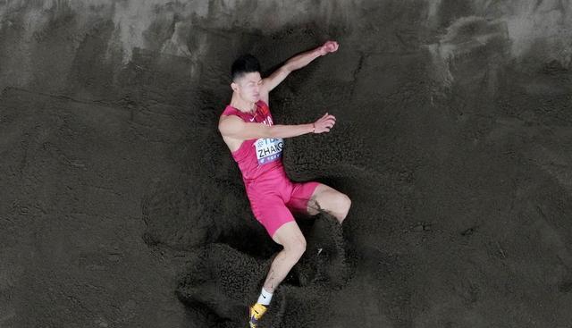 当时还有两, 连续六届, 米的成绩力